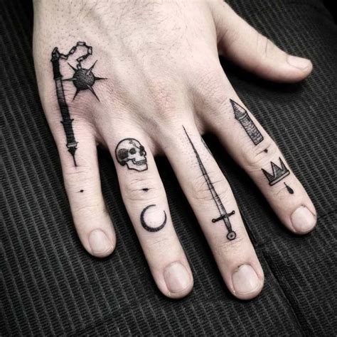 tatuajes para el puo de la mano|50 geniales tatuajes en la mano y significados